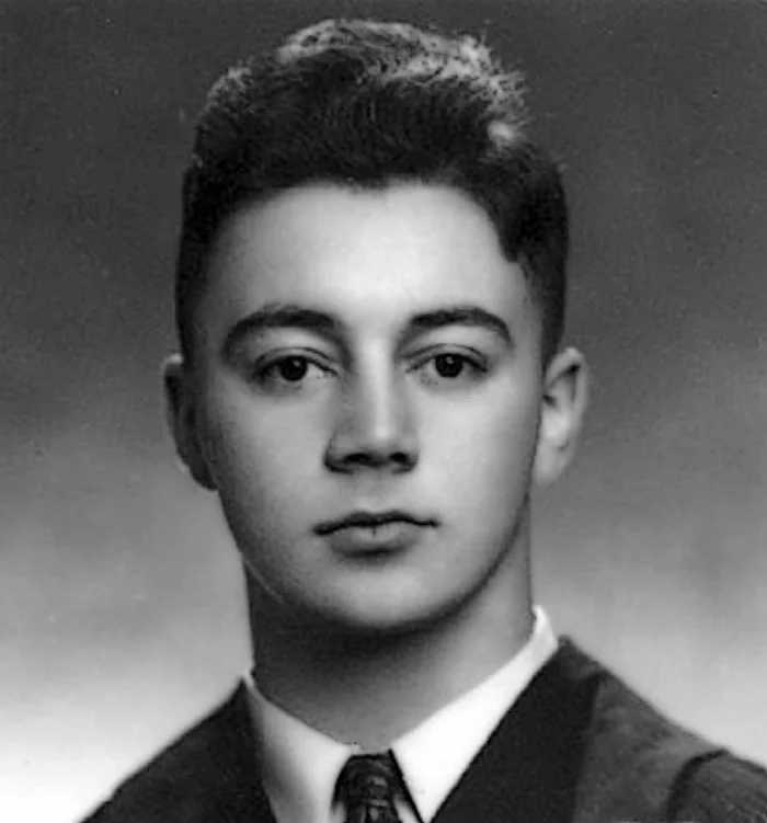 Black-and-white portrait of a young Erving Goffman, with short dark hair, looking directly at the camera in a formal photograph from around 1940